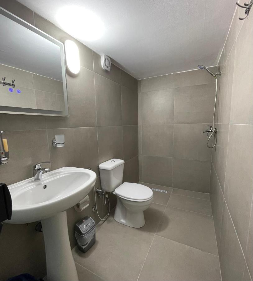 D&E Apartaments Tirana Exteriör bild